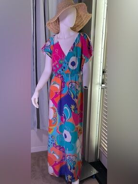 Trina Turk SILK Bold Floral V-Neck Maxi Dress in Pink, Turquoise & Orange
Size14